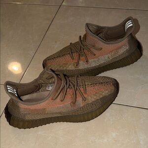 Yeezy Men's Shoes Sz 9 1/2